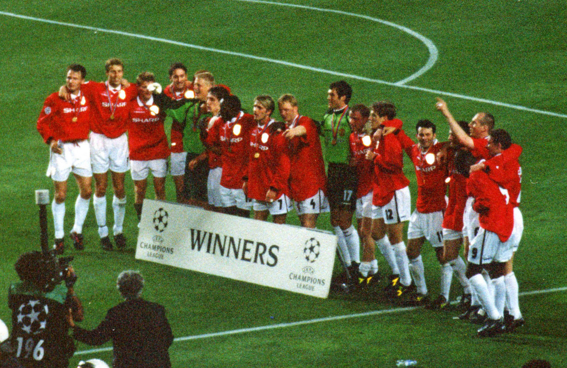 1999_UEFA_Champions_League_celebration_edited.jpg