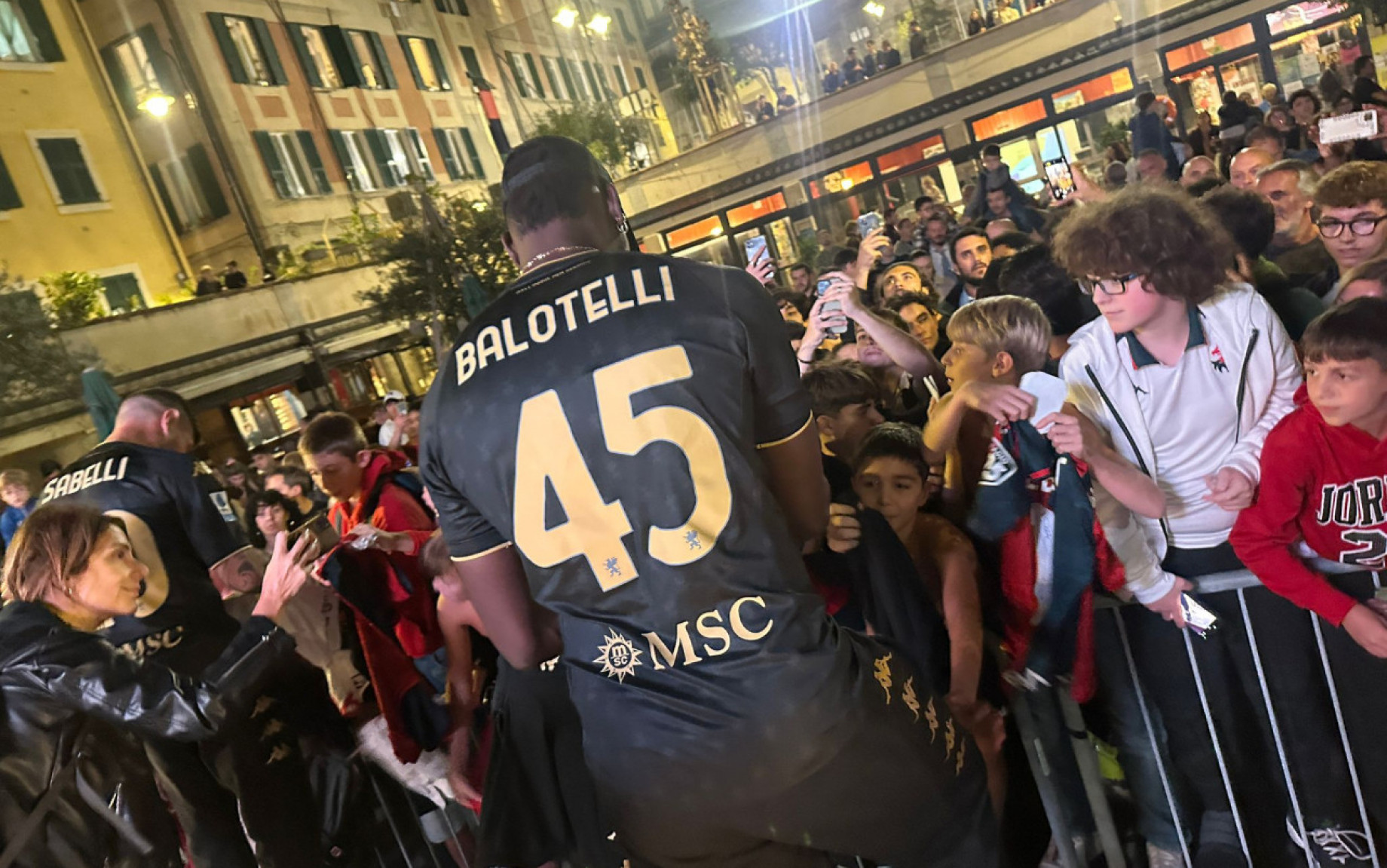 balotelli_genoa_terza_maglia_2024_2025_gdm_5.jpg