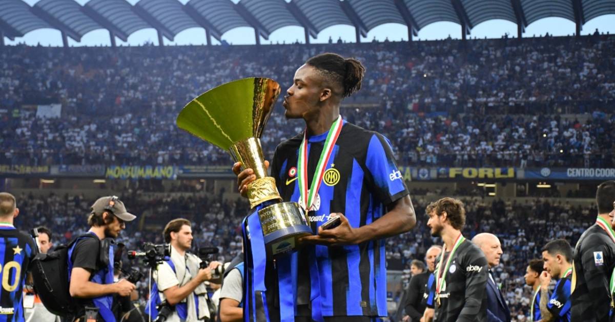 https://gianlucadimarzio.com/images/bisseck-inter-festa-scudetto-foto-rosito.jpg?p=fb&s=aaa824f765ad73415629504e038c104c