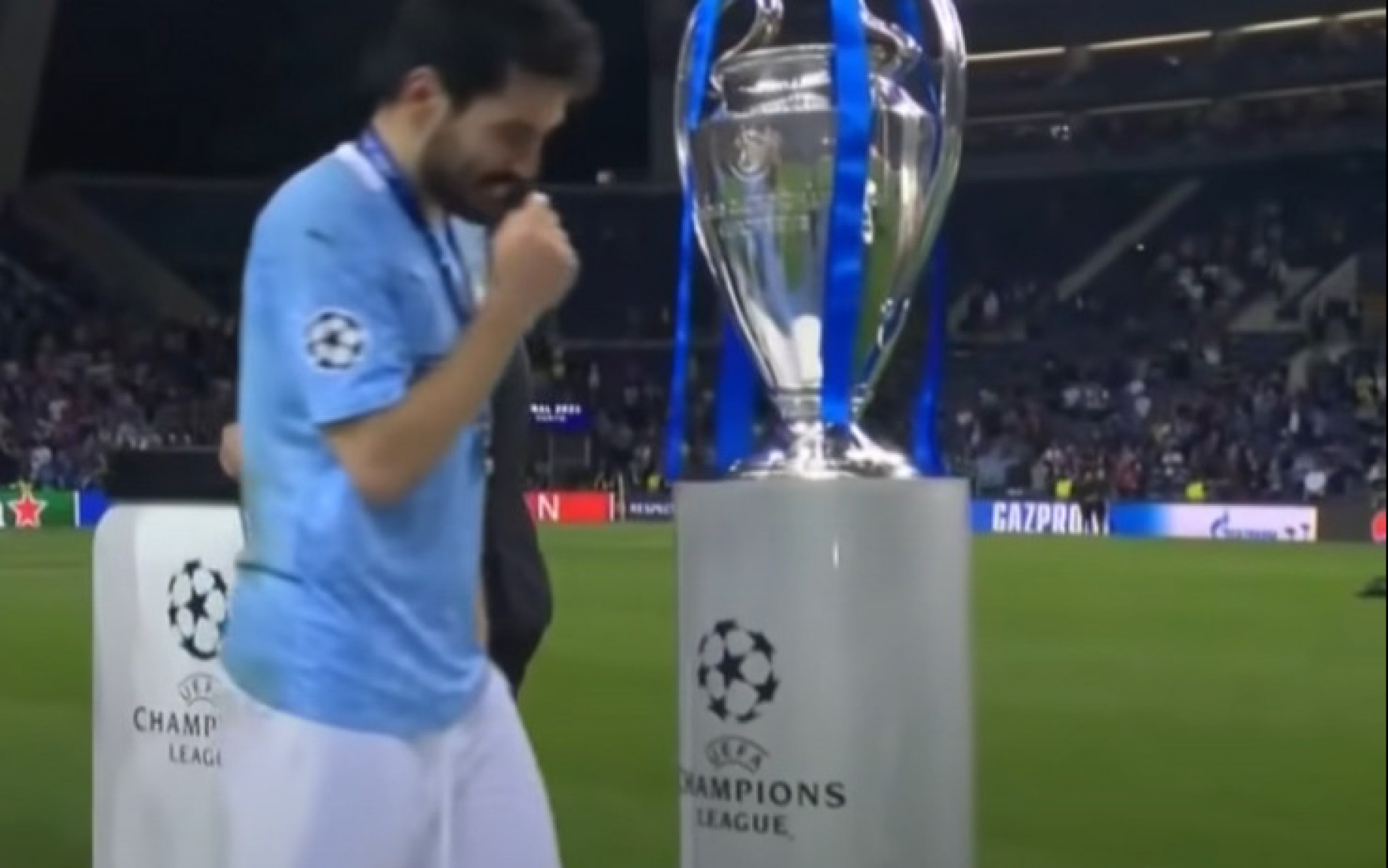 gundogan-lacrime-screen.jpg