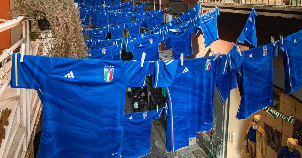 Da Twitter – .@Azzurri | La città di #Napoli accoglie l’#Italia di @robymancio: le immagini

…