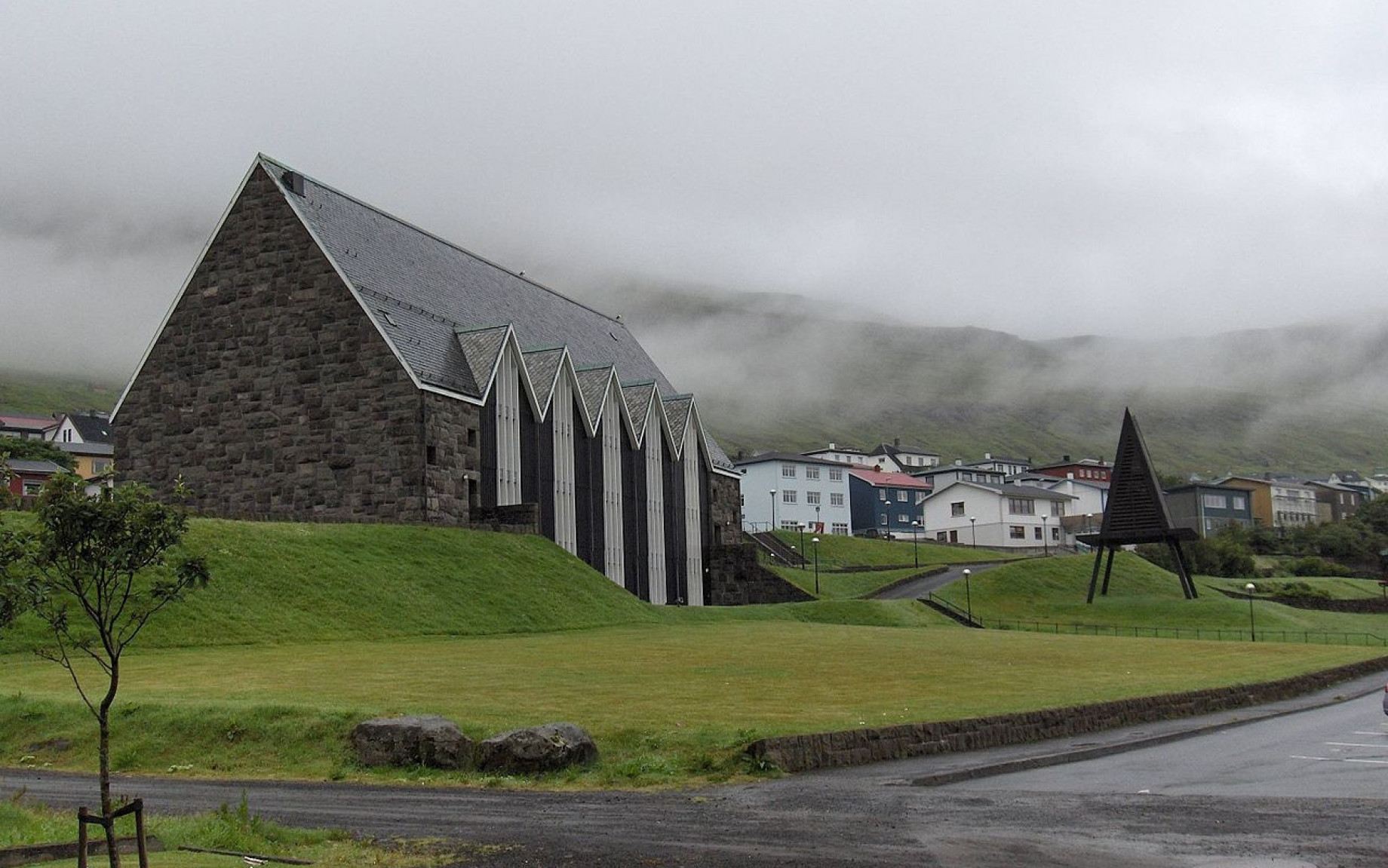 klaksvik-chiesa-wiki-commons-gdm-gpo.jpg