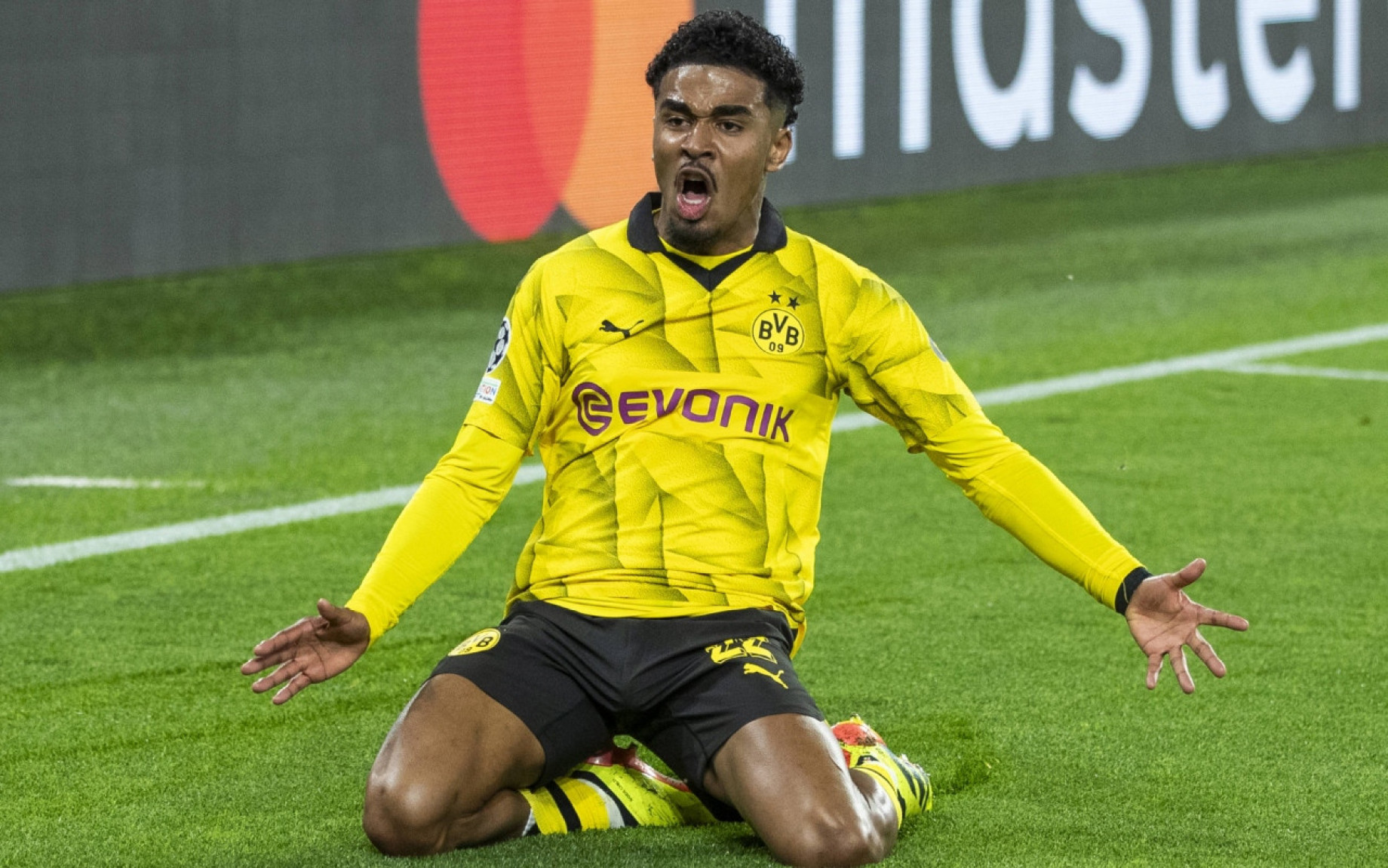 maatsen-borussia-dortmund-agency-gpo.jpg