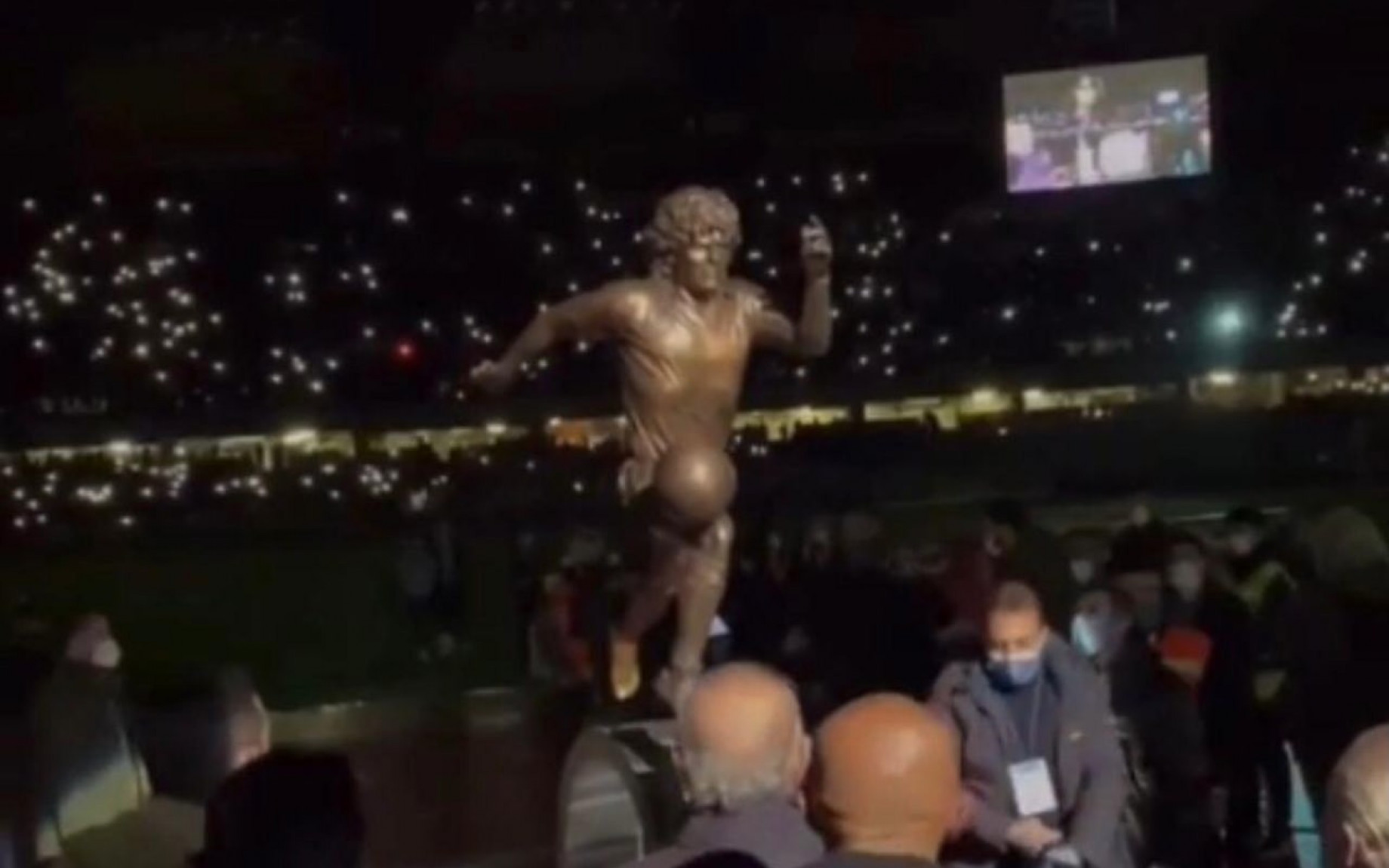 maradona-statua-screen-interno-stadio-gpo.jpg