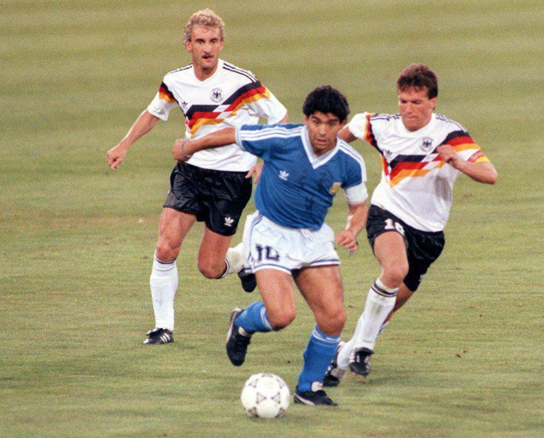 Maradona_Argentina-Germani_WIKI.jpg