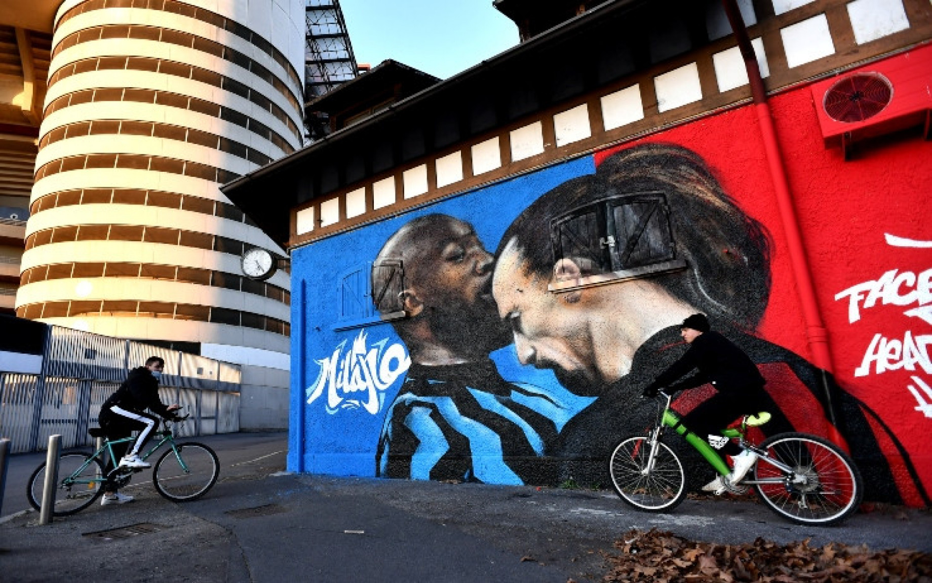 Milan-Inter murales derby Lukaku-Ibrahimovic IMAGE.jpg