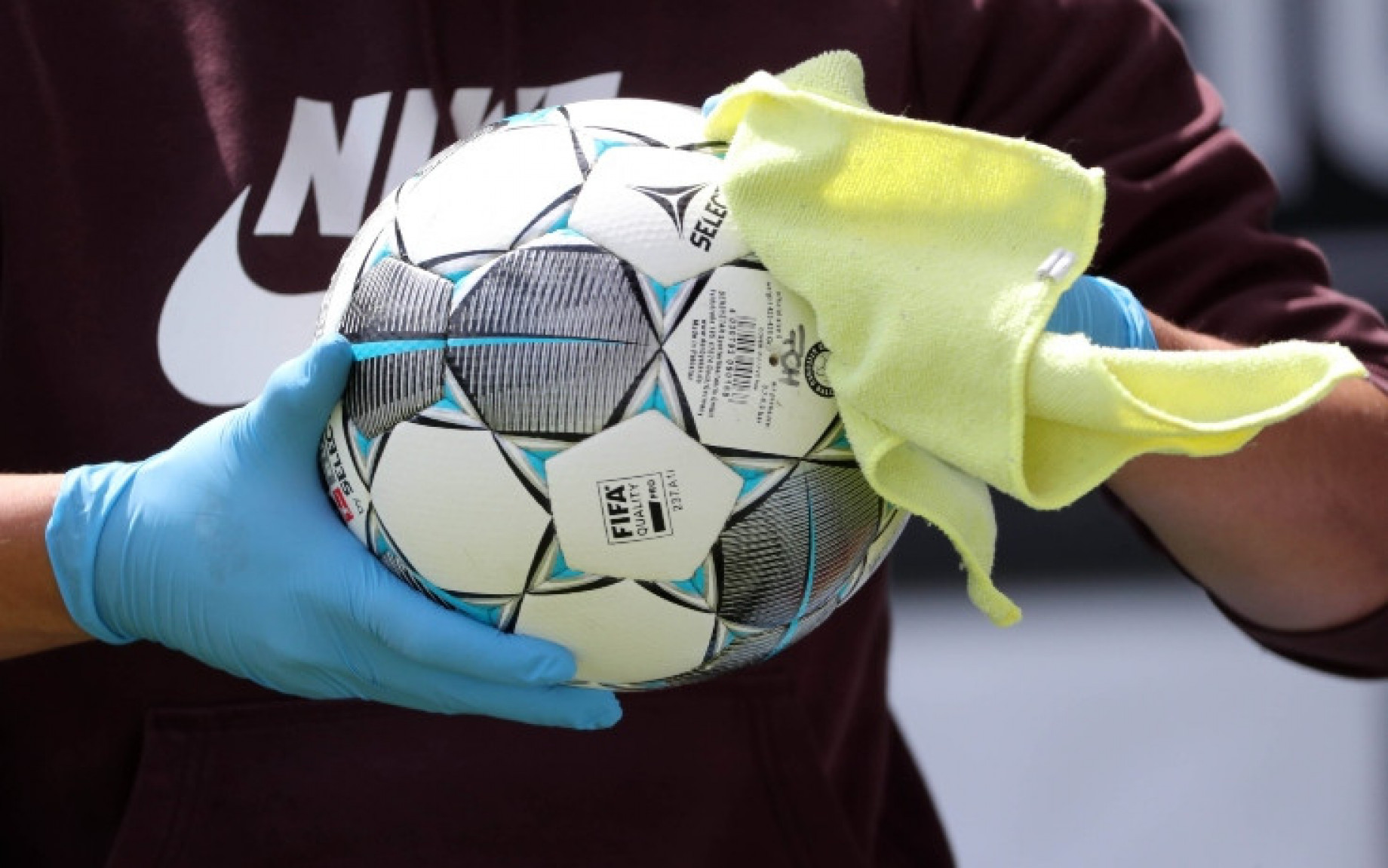 Pallone disinfettato calcio IMAGE.jpg