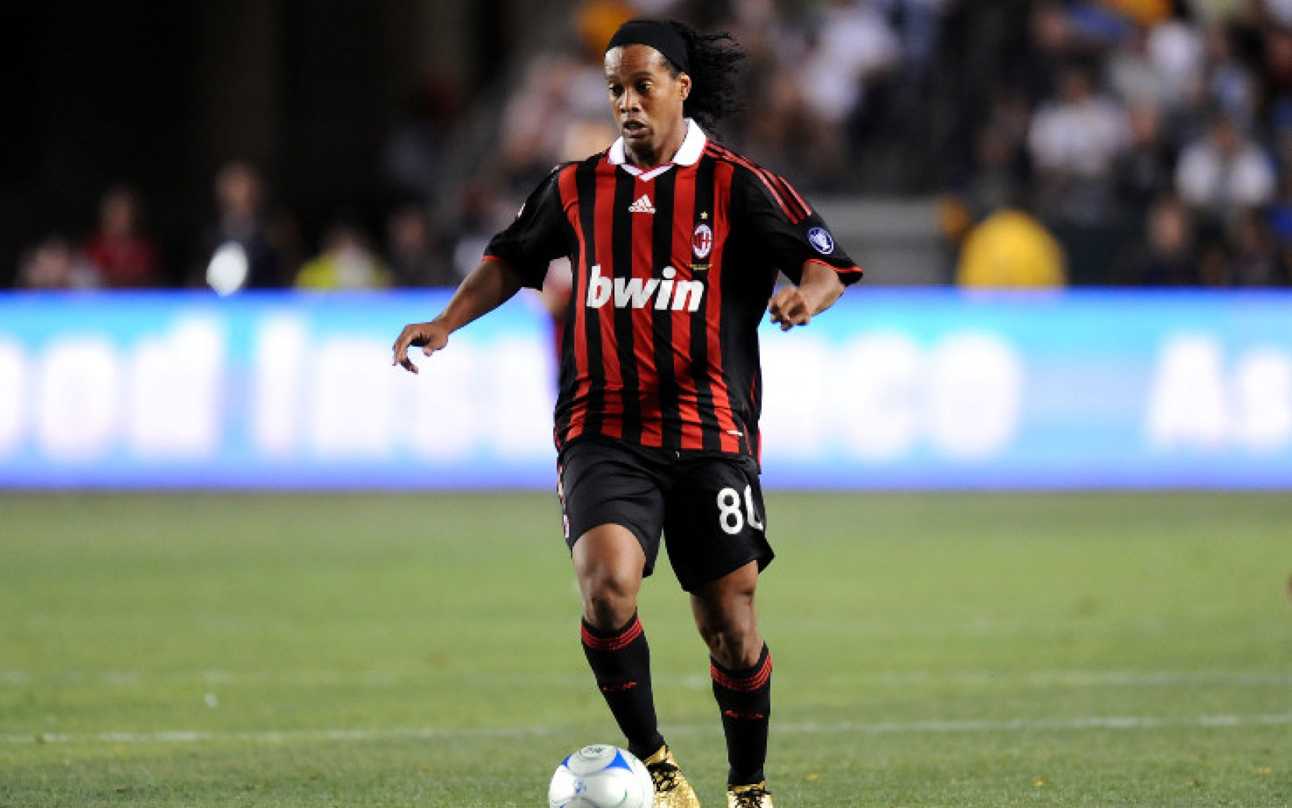 Ronaldinho_Milan_2_IMAGE.jpg