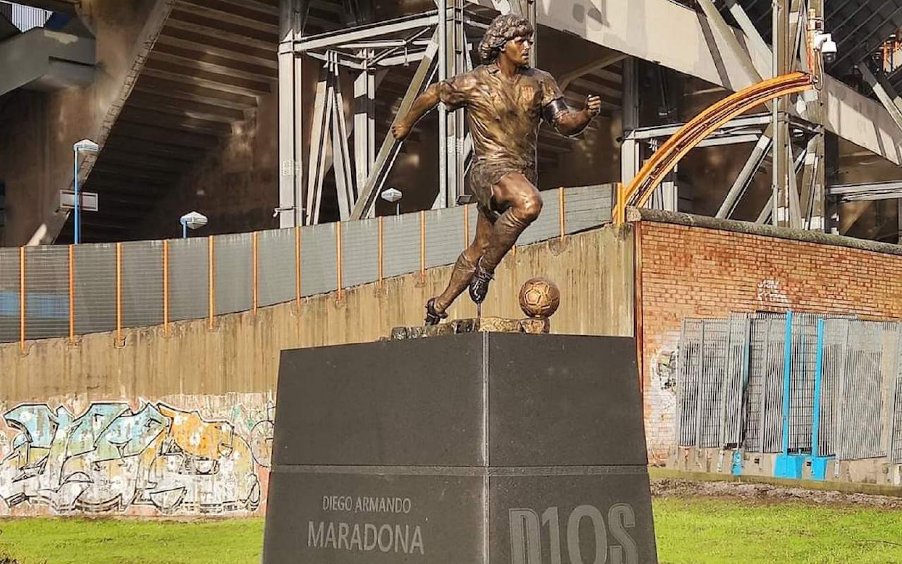 statua-maradona-stadio-25-novembre-2021-gdm-gpo.jpeg