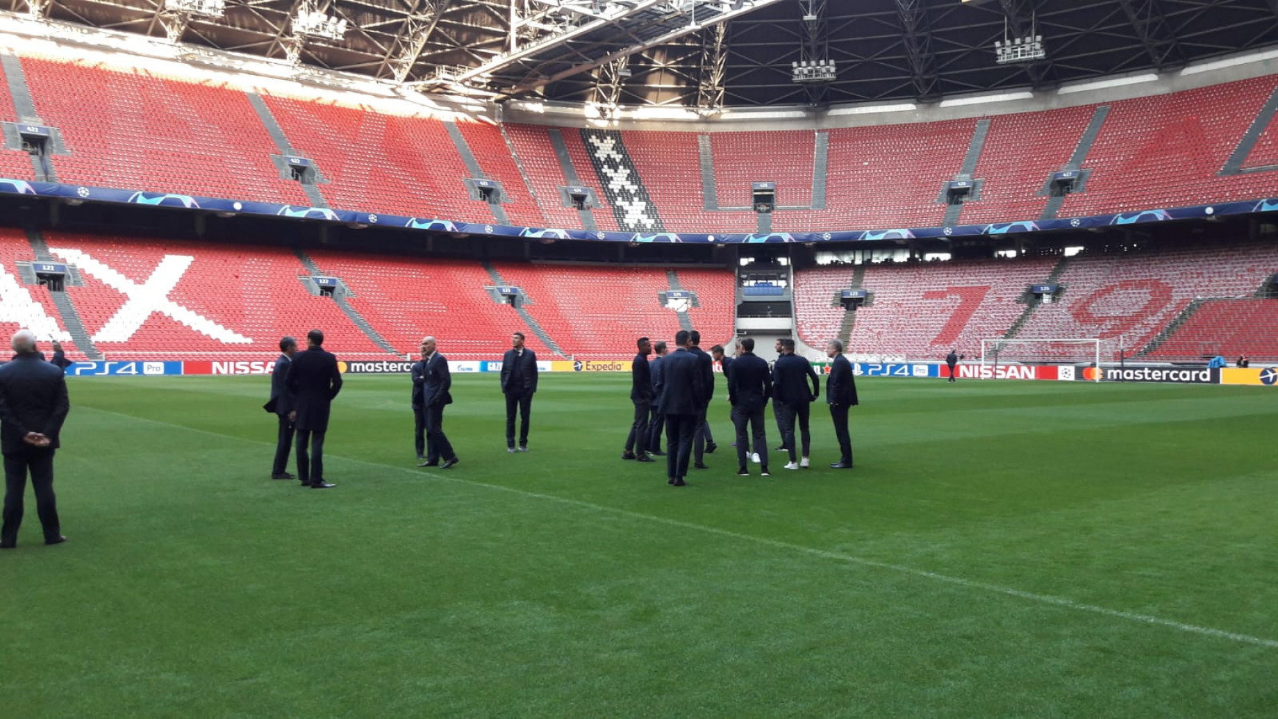 walk_around_amsterdam_arena_gdm.jpeg