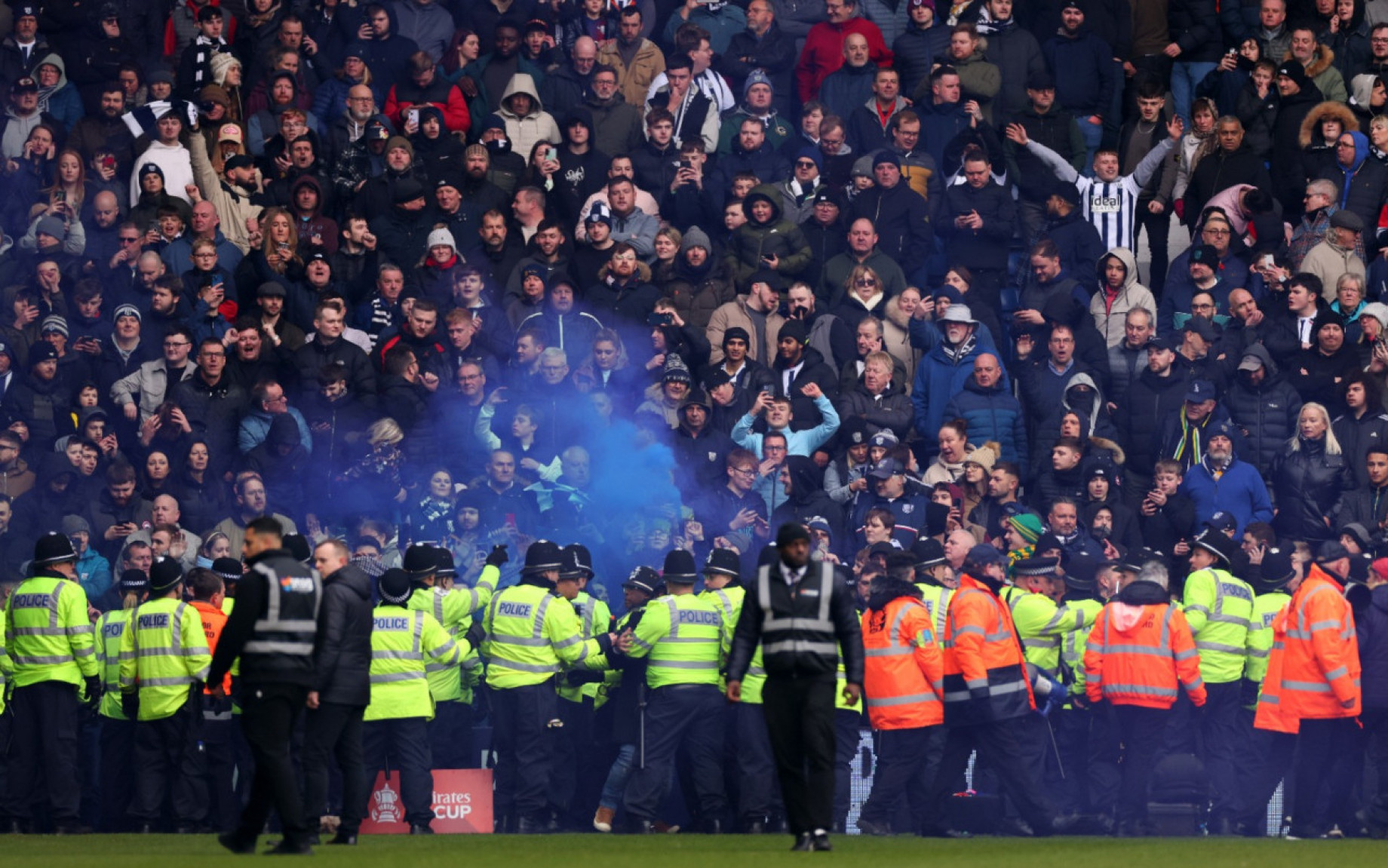 west-bromwich-wolverhampton-finale-invasione-di-campo-getty.jpg