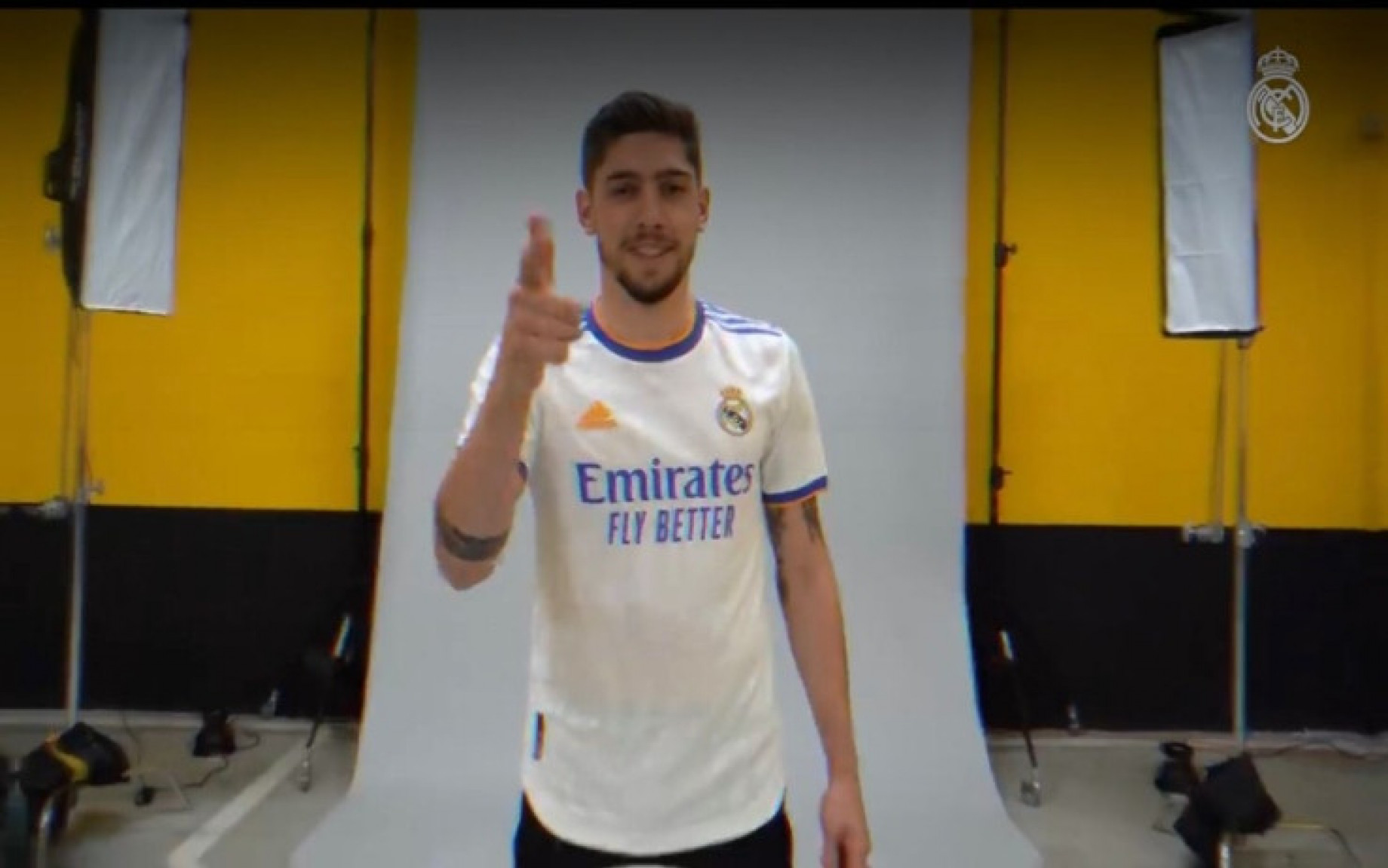 Il Real Madrid presenta la nuova maglia. Posano