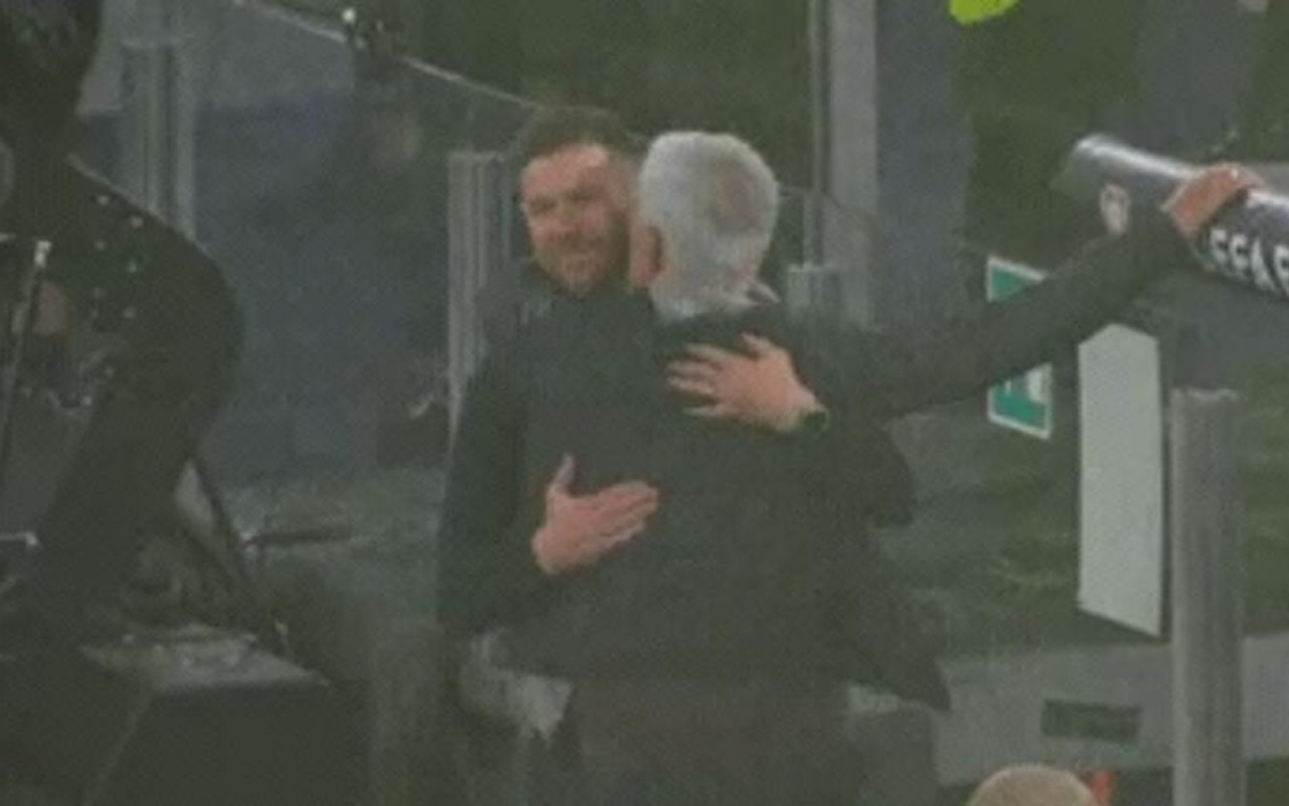 xabi-alonso-mourinho-abbraccio-screen-gpo.jpg