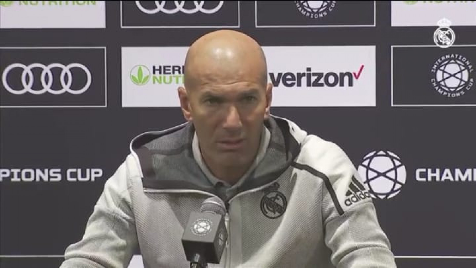 Zidane_Real_Madrid_GDM.jpg