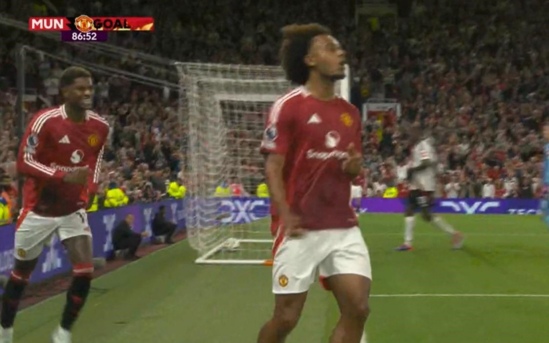 zirkzee-gol-esordio-manchester-united-screen.jpg