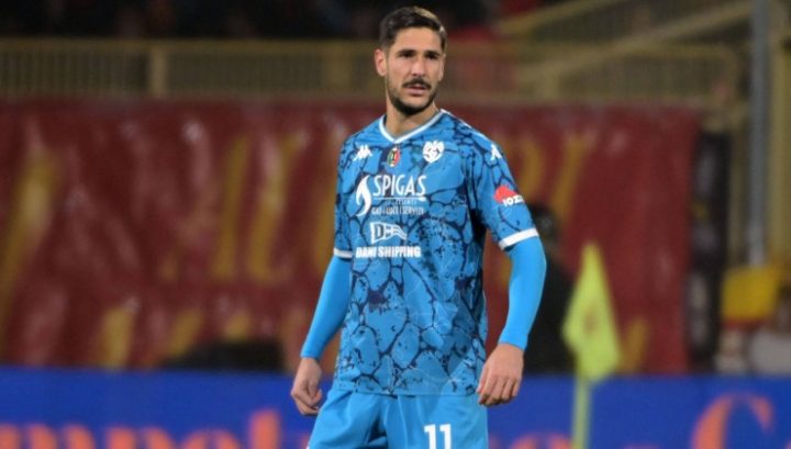 Diego Falcinelli in azione con la maglia dello Spezia (Imago)