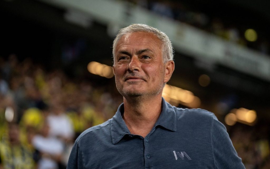 Operazione per José Mourinho, l'allenatore tornerà subito in campo