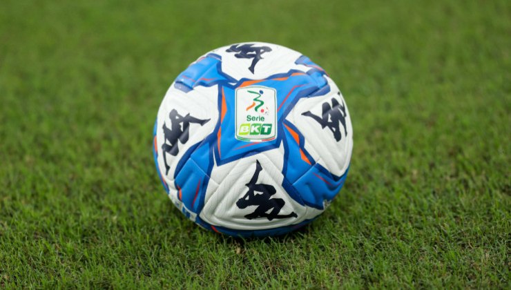 Pallone di Serie B (imago)