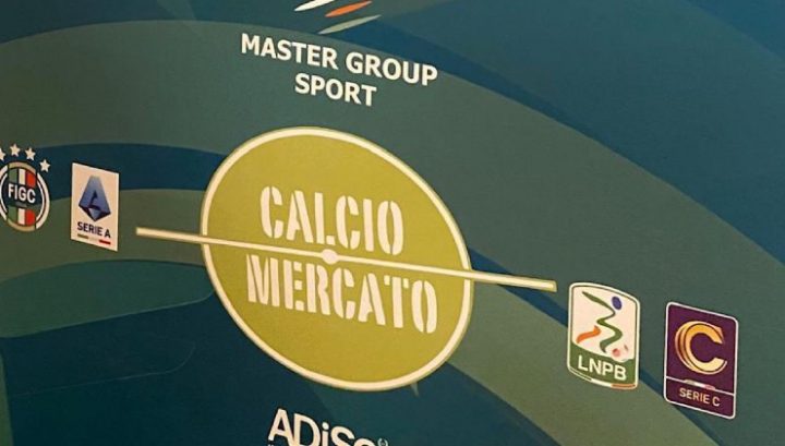 Il logo del calciomercato presso l'Hotel Sheraton