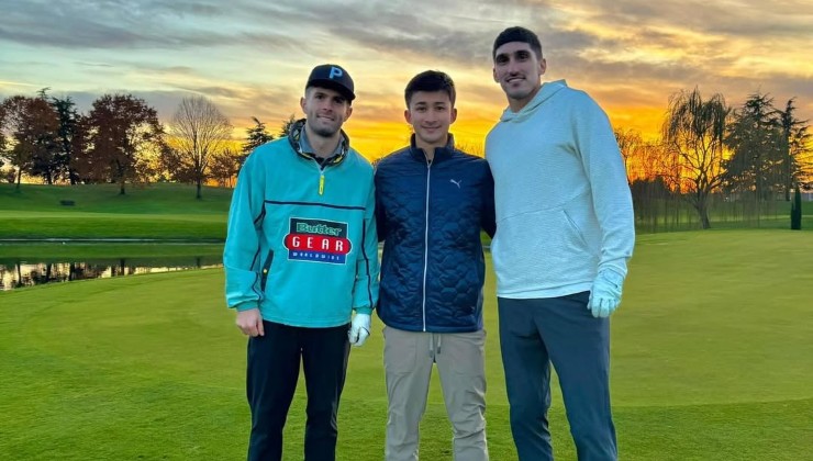 Pulisic gioca a golf con gli amici Nick Taitague e Danny Barbir 