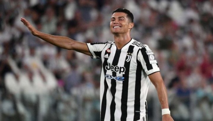 Cristiano Ronaldo con la maglia della Juventus 