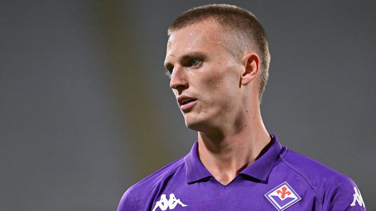 https://gianlucadimarzio.com/wp-content/uploads/2025/02/gudmundsson-fiorentina-imago-copertina.jpg