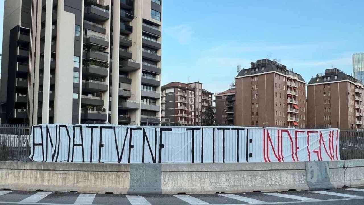 https://gianlucadimarzio.com/wp-content/uploads/2025/02/striscione-curva-sud-milan-copertina.jpg