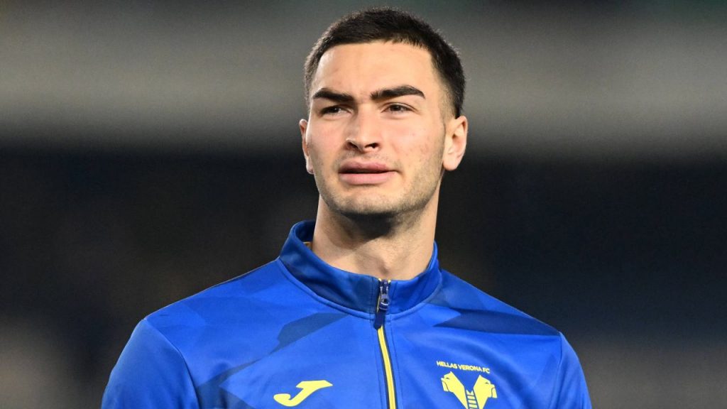 Il difensore del Verona Coppola