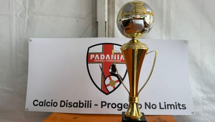 Il trofeo vinto dalla Padania Football Association al torneo "Tuttiingioco 2025" (Credits: PFA - Progetto No Limits)