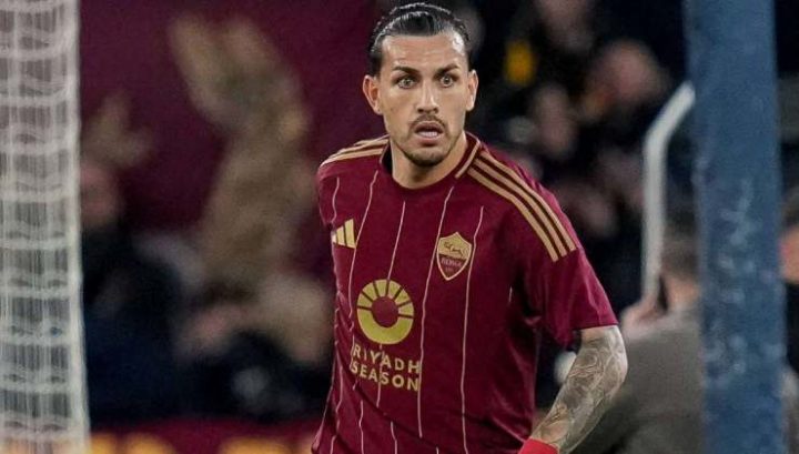 Leandro Paredes con la maglia della Roma (Imago)