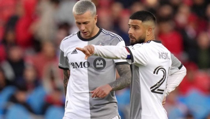 Bernardeschi e Insigne con la maglia del Toronto (IMAGO)