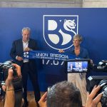 Giuseppe Pasini e la sindaca di Brescia Castelletti con la sciarpa dell'Union Brescia