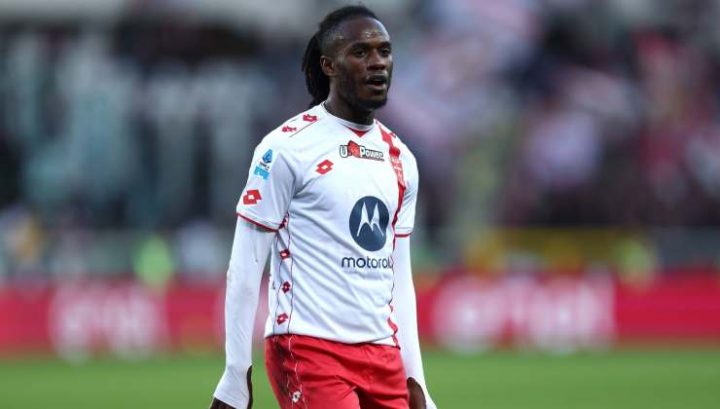 Warren Bondo con la maglia del Monza (Imago)