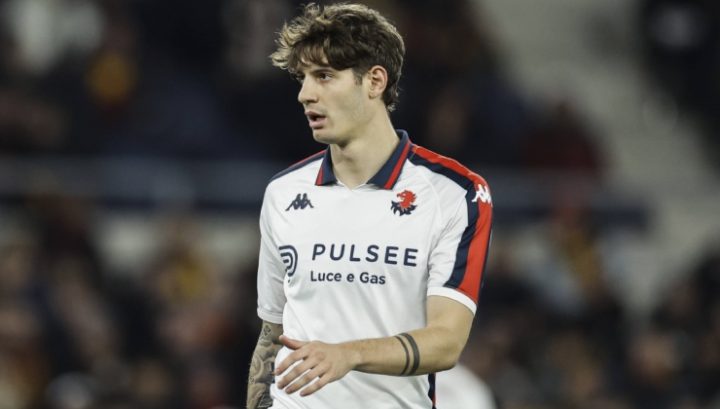 Alessandro Zanoli con la maglia del Genoa (Imago)