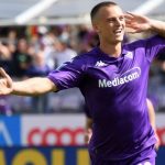 Albert Gudmundsson con la maglia della Fiorentina (IMAGO)