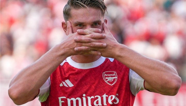 Viktor Gyokeres esulta con la maglia dell'Arsenal (IMAGO)