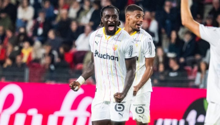 Nzola con la maglia del Lens (Imago)