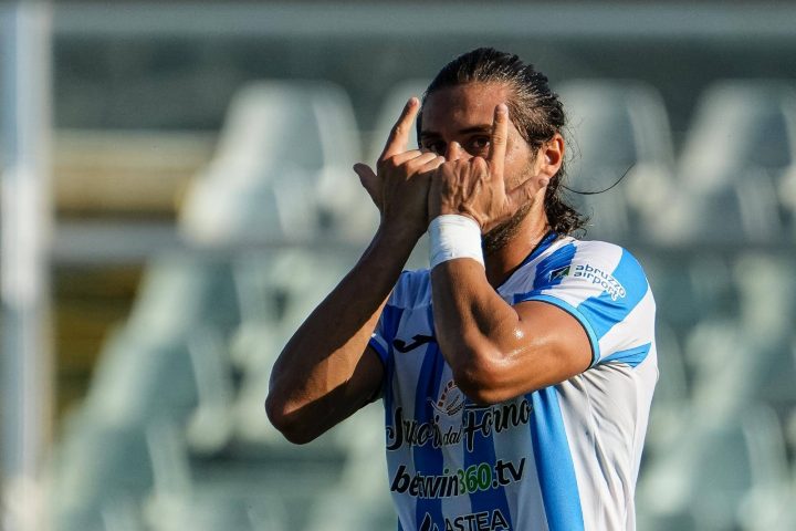 Di Nardo esulta dopo il gol segnato col Pescara, il primo in Serie B