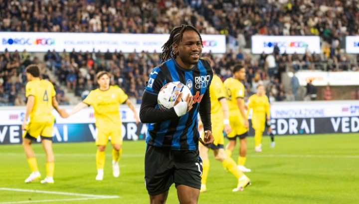 Ademola Lookman con la maglia dell'Atalanta (Imago)