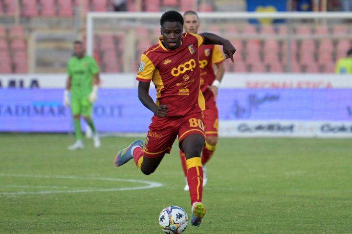 Cissé gioca con la maglia del Catanzaro in Serie B