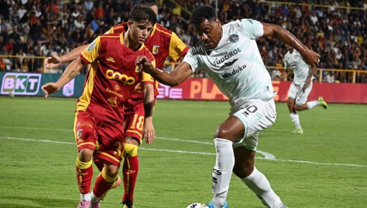 Fabio Rispoli in azione durante Catanzaro-Südtirol (IMAGO) 