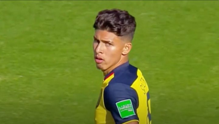 Sarmiento con la maglia dell'Ecuador