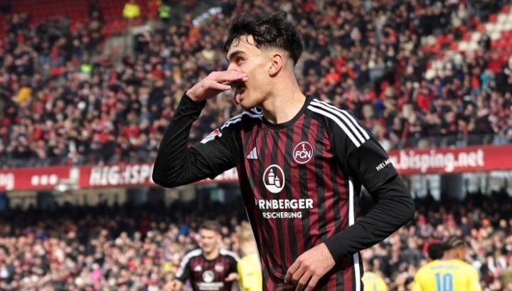 Uzun in maglia Norimberga (imago) interna