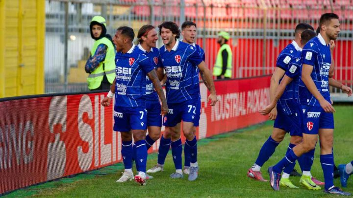 L'esultanza di Varas dopo il gol a Monza - credit: Davide Boggian/Calcio Padova