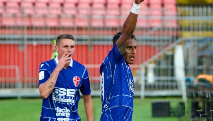 L'esultanza di Varas dopo il gol a Monza - credit: Davide Boggian/Calcio Padova