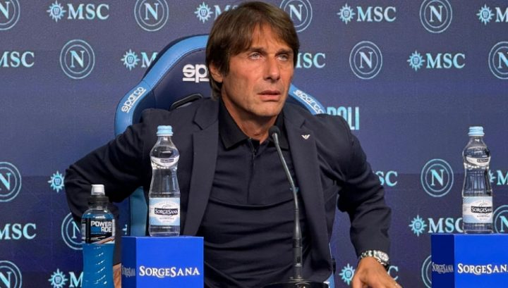 Antonio Conte in conferenza stampa 