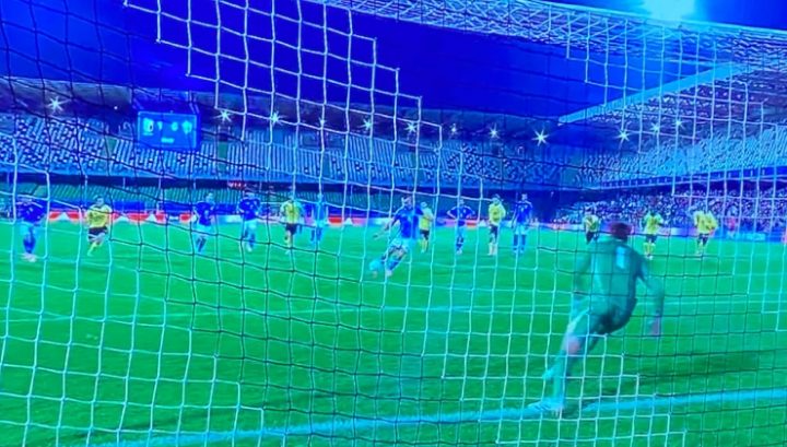 Il rigore di Camarda contro la Svezia U21 (screen)