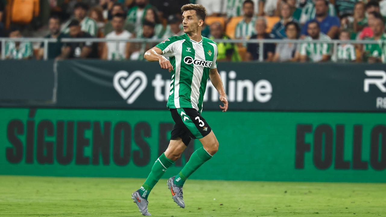 https://gianlucadimarzio.com/wp-content/uploads/2025/10/diego-llorente-betis-copertina-imago.jpg