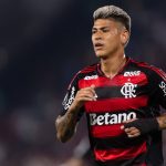 L’esordio a 16 anni, poi gli infortuni, la gamba sinistra che rischia di essere amputata, e la rinascita al Flamengo
