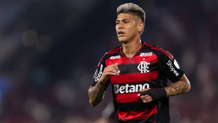 L’esordio a 16 anni, poi gli infortuni, la gamba sinistra che rischia di essere amputata, e la rinascita al Flamengo.